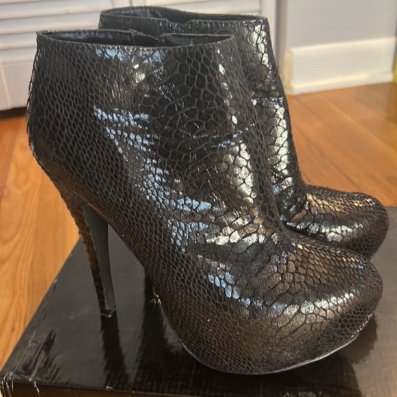 A.X.N.Y American Exchange New York Black Snakeskin Platform Bootie…Sz 10 - Picture 9 of 15